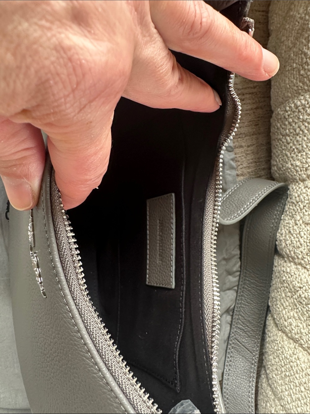 Zadig &. Voltaire Moonvibe Grained Leather crossbody bag. - Picture 9 of 10